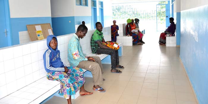 Couverture maladie universelle : le gouvernement ivoirien assure trois mois de cotisations pour les fonctionnaires centre-medical