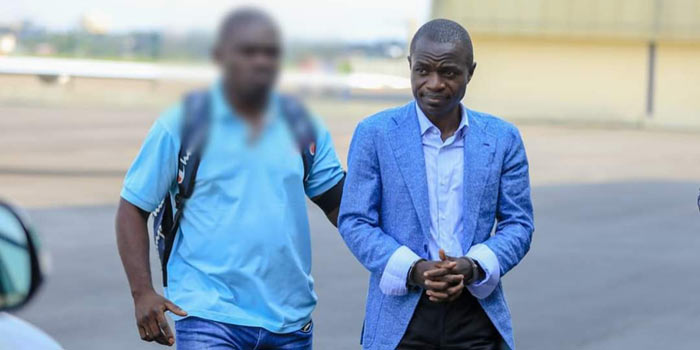 Interpellé à Brazzaville: l'homme d'affaires Alexis Ndouna extradé à Libreville au Gabon Alexis-Ndouna--sur-le-tarmac-de-l_aeroport-de-Libreville-ce-samedi-28-decembre2