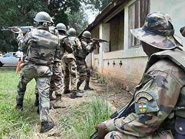 Centrafrique : calme précaire après d’intenses combats à Bouar (Radio Ndeke Luka) militaires-centrafricains