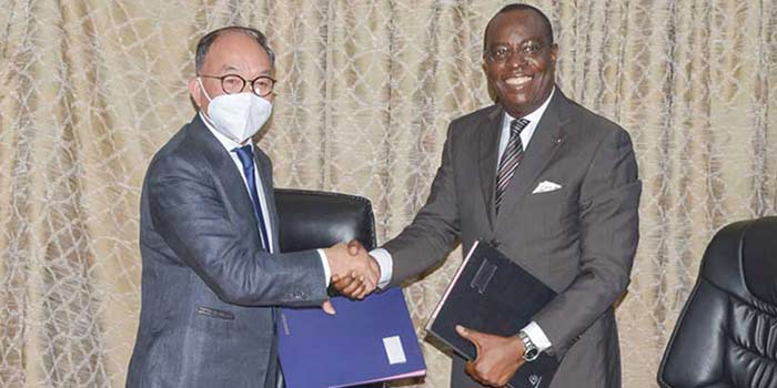 Rigobert-Roger-Andely-et-le-Président-Directeur-Général