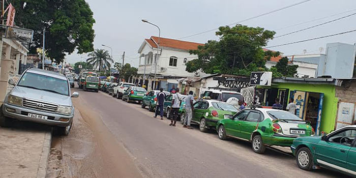 File-de-taxis,-Brazzaville
