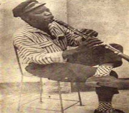 Jean-Serge ESSOUS dans une étude fouillée et attachante d’E.Goma-Thethet et Roger Byhamot