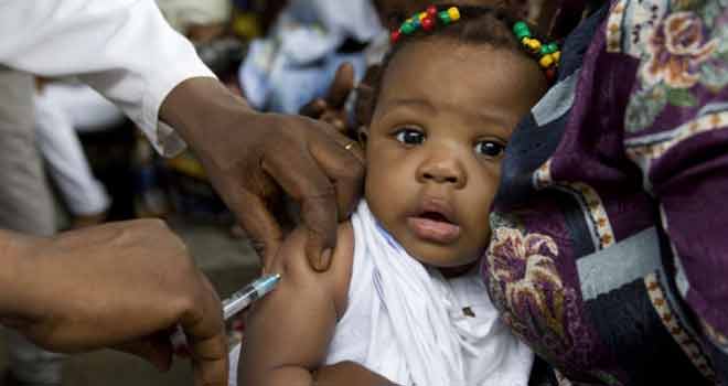 OMS/Banque Mondiale: la moitié de la population mondiale n’a pas accès aux services de santé essentiels vaccination-enfant