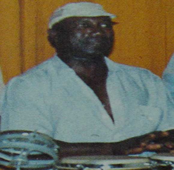 Saturnin Pandi "Ben", c'était le plus grand percussionniste de la musique congolaise moderne PANDI-et-Les-Bantous-1990