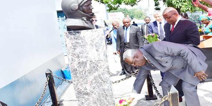 Diplomatie : Des diplômes à Dieudonné Moyongo et Christian R. Okemba et une décoration à Lydie Pongault Diplomatie : Des diplômes à Dieudonné Moyongo et Christian R. Okemba et une décoration à Lydie Pongault