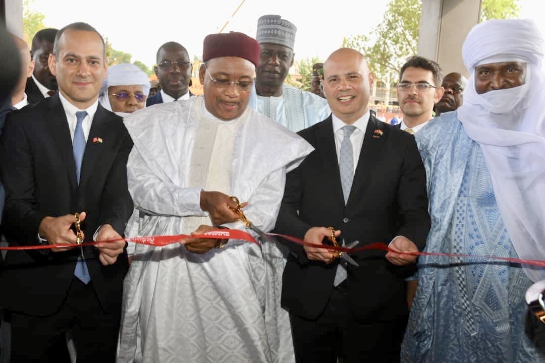 Niamey: Le Président Issoufou  Mahamadou préside la cérémonie officielle d’inauguration de l’Hôtel Présidentiel ‘’Radisson Blu’’