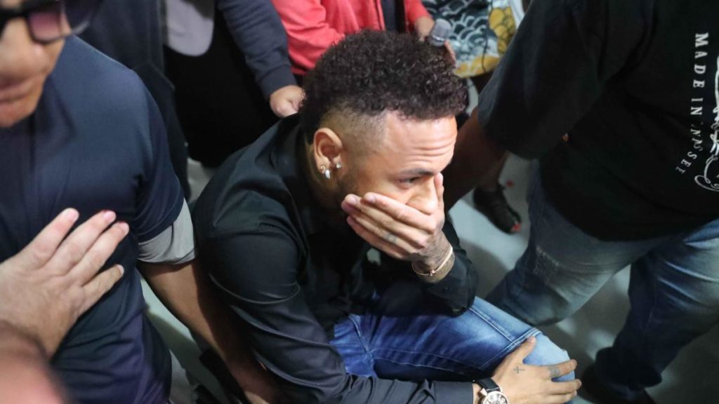 Le nouvel avocat de la Nabila Trindade, qui accuse Neymar de viol, menace à son tour de ne plus représenter la Brésilienne Le nouvel avocat de la Nabila Trindade, qui accuse Neymar de viol, menace à son tour de ne plus représenter la Brésilienne