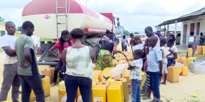 « Eau pour tous »: Au Congo, la corvée de l’eau est désormais l’affaire de tous