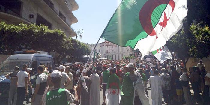 Un régime algérien, en rase-mottes, proche de l’effondrement
