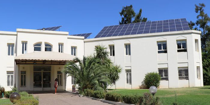 Énergie verte: l’Institut français de Meknès installe une centrale photovoltaïque sur son toit