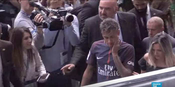 Mauvaise nouvelle pour Neymar au Brésil : sa blessure grave le contraint à une longue absence Mauvaise nouvelle pour Neymar au Brésil : sa blessure grave le contraint à une longue absence