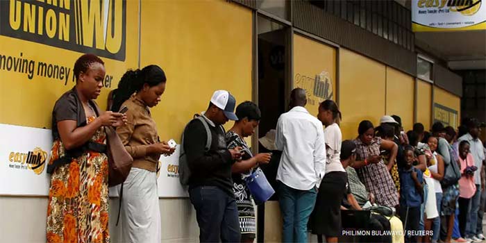 « La diaspora est devenue le bailleur de fonds le plus fiable » : l’indispensable argent des migrants