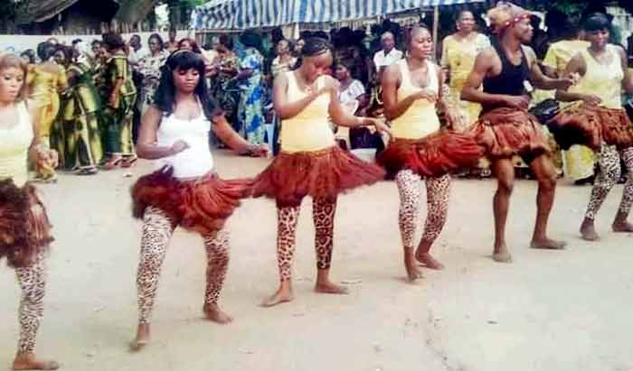 Congo. Une vedette et une chanson : le groupe « Alima Musica » dans le chant et  la danse « Olamaha »