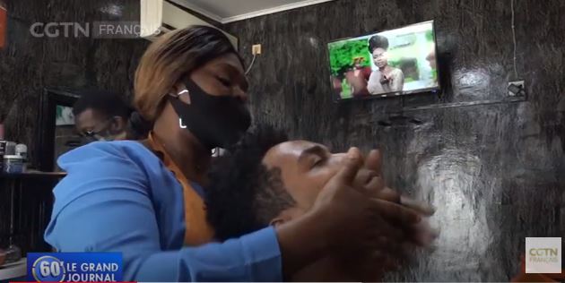 Gabon : de plus en plus d’hommes fréquentent les salons de beauté Gabon : de plus en plus d’hommes fréquentent les salons de beauté