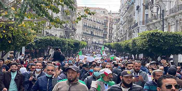 Le mouvement du Hirak hausse le ton face aux responsables algériens