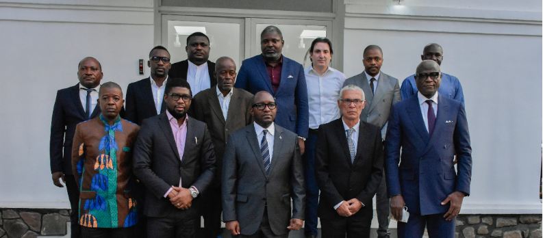 RD Congo. Le nouvel entraîneur des léopards présenté au Premier Ministre Le nouvel entraeneur des leopards presente au Premier Ministre