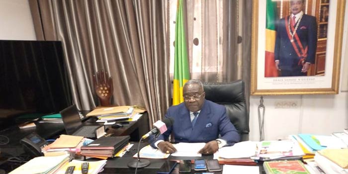 Le-ministre-Dieudonne-Moyongo