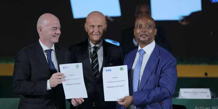 La-FIFA-et-la-CAF-signent-un-protocole-d_accord-historique-pour-la-formation-d_arbitres-africains-de-classe-mondiale