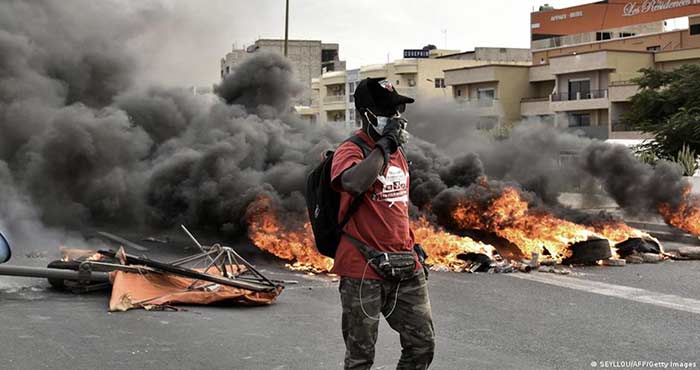 Les esprits s'échauffent au Sénégal La-manifestation-a-deraille,-mercredi-a-Dakar