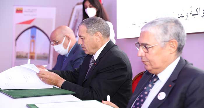 Maroc: Attijariwafa bank inaugure un nouveau centre Dar Al Moukawil à Laâyoune Signatures_conventions_DAM_Laayoune