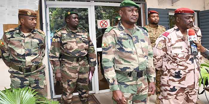 Mali/Coopération : Le Commandant F-G5-Sahel reçu en audience par le CEM-GA Mali/Coopération : Le Commandant F-G5-Sahel reçu en audience par le CEM-GA