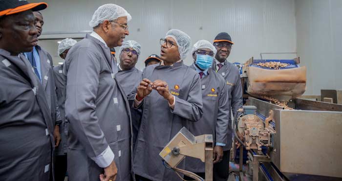 Côte d’Ivoire/Agro-industrie : Le Premier ministre Patrick Achi inaugure une usine de transformation de cajou à Toumodi