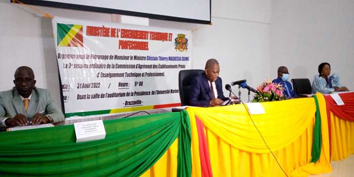 Congo/Enseignement technique : Plus de cent dossiers d&rsquo;agrément sur la table du ministre