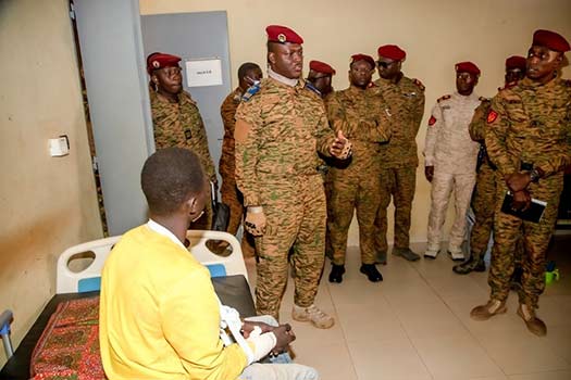 Burkina Faso/Lutte contre le terrorisme : le Chef de l’Etat au chevet des militaires blessés