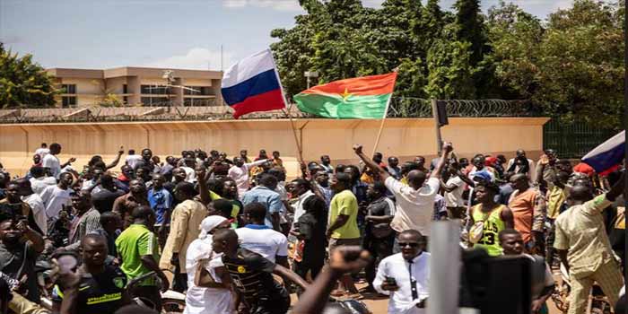 Des Burkinabés manifestent contre la présence française à Ouagadougou