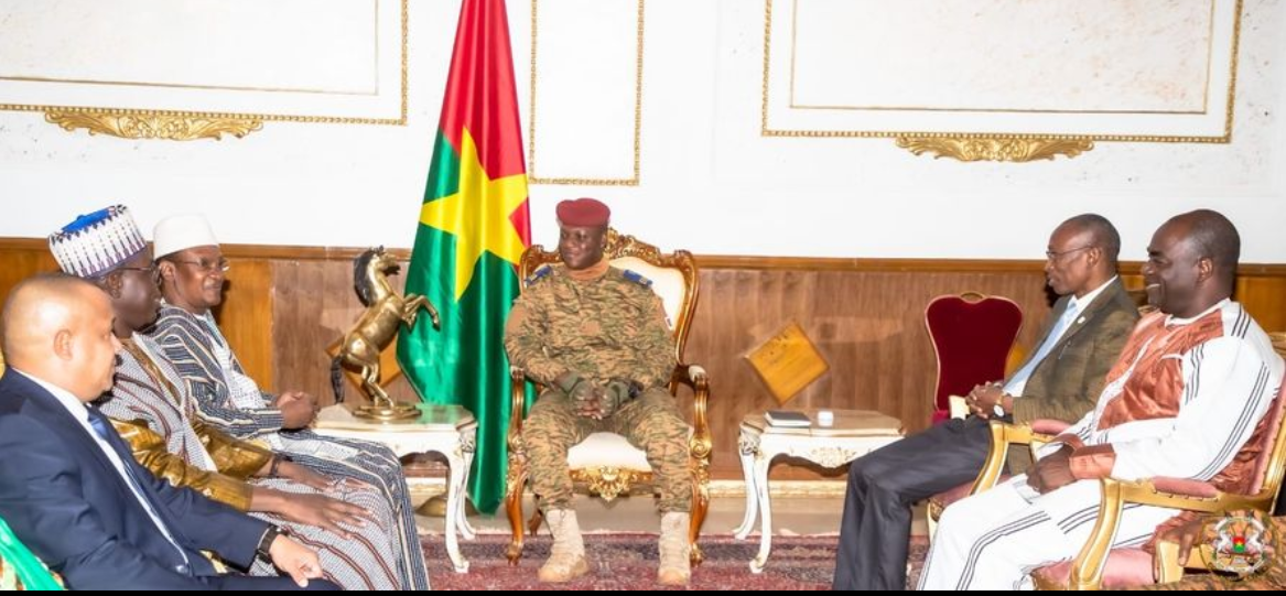 Conseil des ministres conjoint Mali-Burkina Faso : la délégation des deux gouvernements rend compte des travaux au Chef de l’Etat Conseil des ministres conjoint Mali-Burkina Faso : la délégation des deux gouvernements rend compte des travaux au Chef de l’Etat