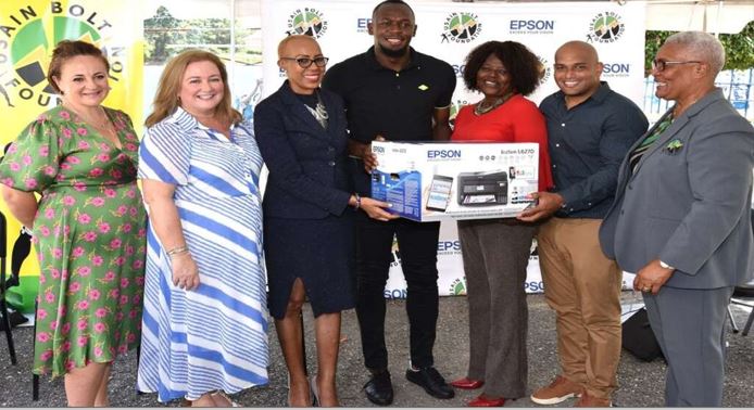 Jamaïque: Epson fait un nouveau don d’imprimantes EcoTank à la Fondation Usain Bolt