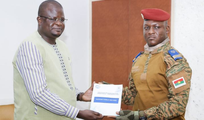 Burkina Faso/CENI : le Chef de l&rsquo;Etat reçoit le rapport 2021-2022