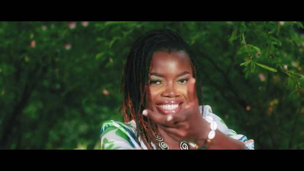 Congo. Instant détente avec Mariusca_SLAM dans « VERS CASSé » (Clip Officiel)