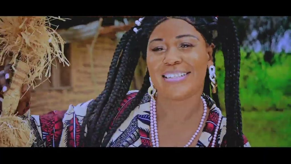 Congo. Instant détente avec Sheryl Gambo dans « POUROU » (Clip Officiel)