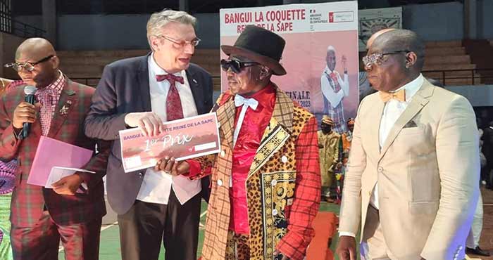 Bangui: Germain Eguina, alias Yawakilou, champion de la 1ère édition du concours de la sape Bangui: Germain Eguina, alias Yawakilou, champion de la 1ère édition du concours de la sape