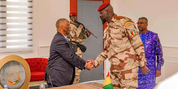 Palais Mohammed V : Le Chef de l&rsquo;Etat reçoit une délégation conduite par l&rsquo;ancien Président sud-africain Thabo Mbeki