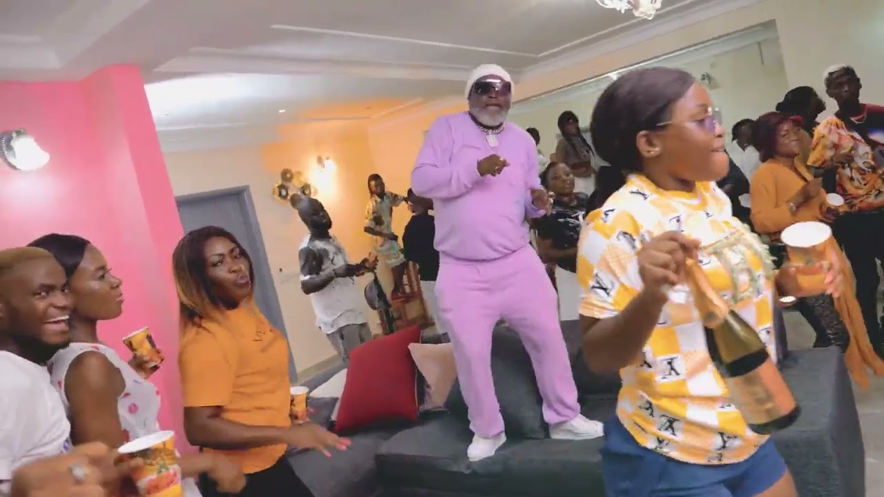 Congo. Instant détente avec Mlg mochristo dans « YEBELA » clip officiel