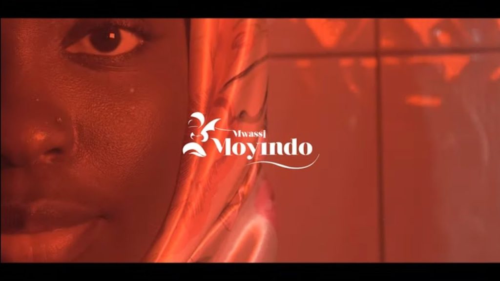 Congo. Instant détente avec Mwassi Moyindo dans « NITU » (Clip Officiel)