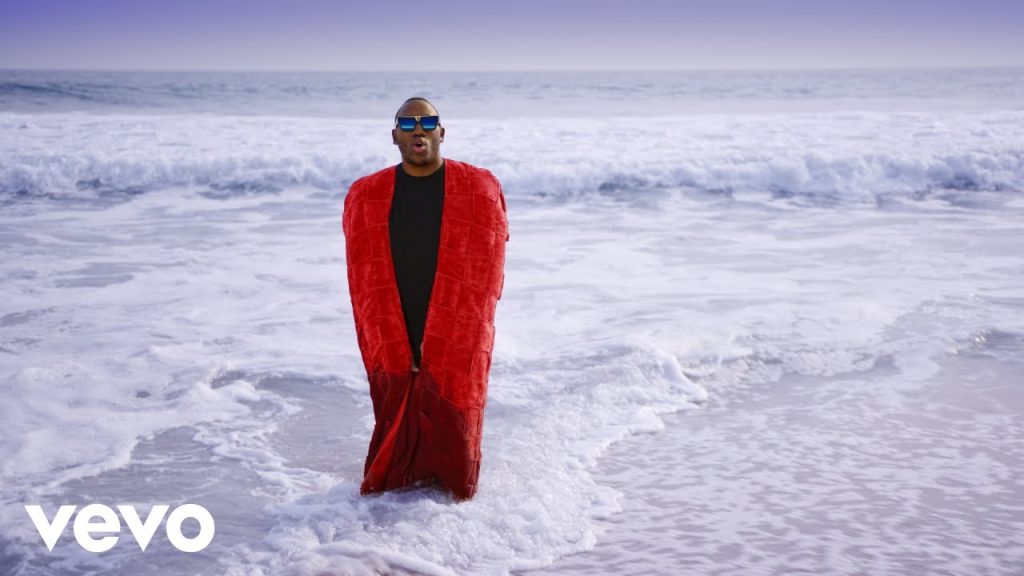 Mali/France. Instant détente avec Mokobé dans « Carré » ft. Fally Ipupa (Clip Officiel)