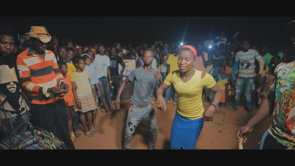 Burkina Faso. Instant détente avec Dj Domi [ Aicha Trembler ] Clip officiel