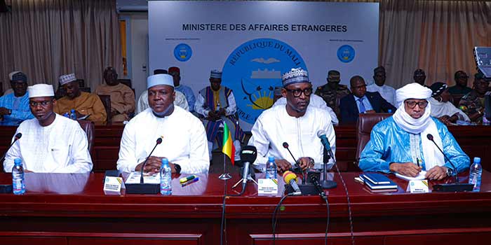 Colonel-Sadio-CAMARA,-ministre-Abdoulaye-DIOP,-Colonel-Abdoulaye-MAIGA-et-Alhamdou-AG-ILYENE